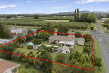 1028 Railway Road South, Longlands