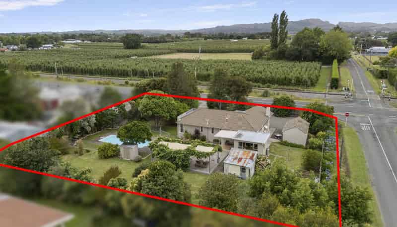 1028 Railway Road South, Longlands