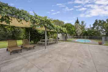 1028 Railway Road South, Longlands