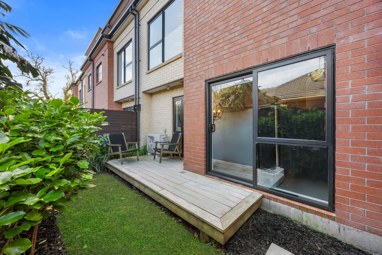 153sqm Freehold Brick Home With Huge Sunny Deck - Ansicht 3