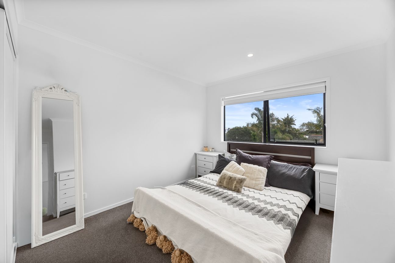 153sqm Freehold Brick Home With Huge Sunny Deck - Mehr