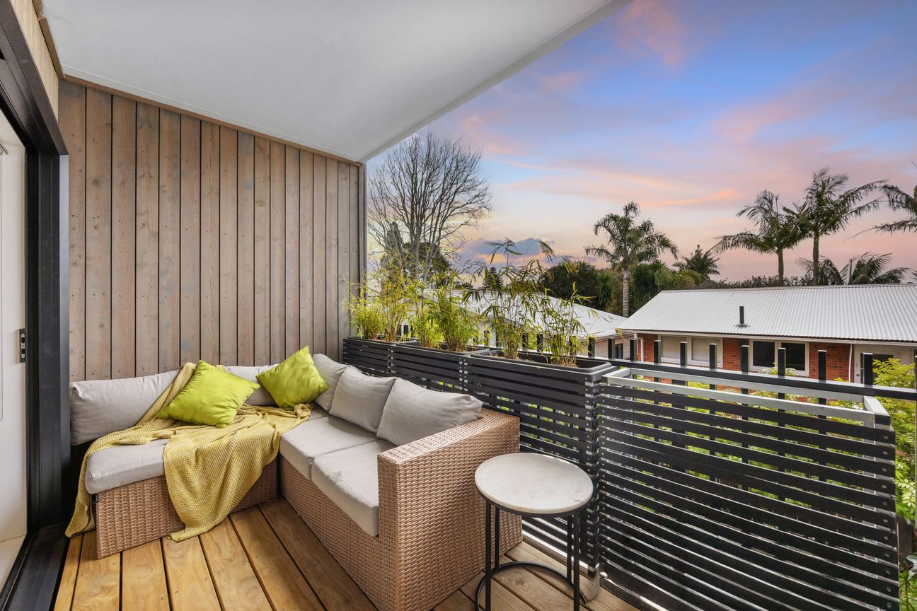 153sqm Freehold Brick Home With Huge Sunny Deck - Ansicht 2