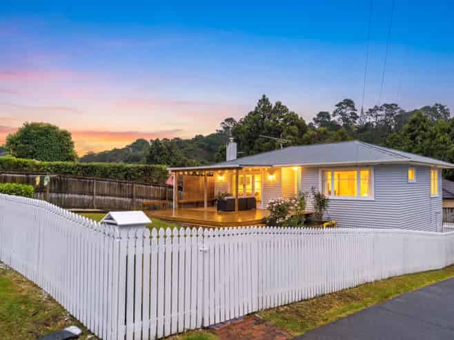 52 Woodside Road, Massey