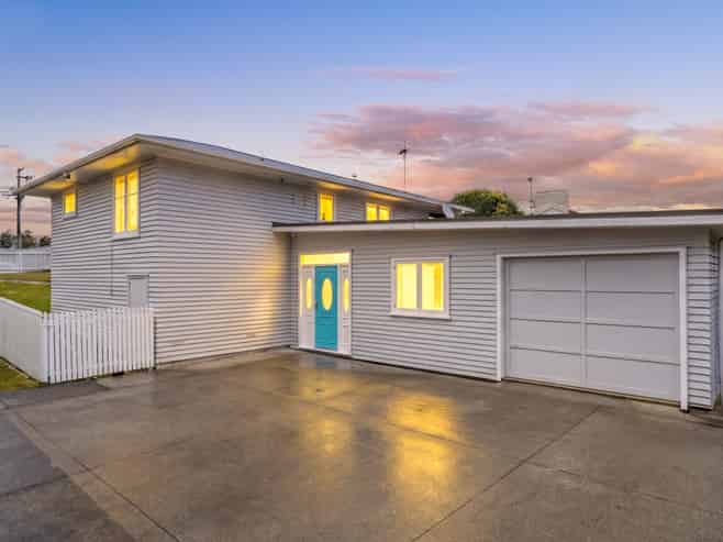 52 Woodside Road, Massey