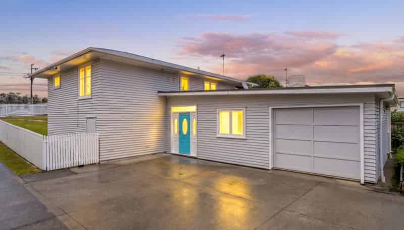 52 Woodside Road, Massey