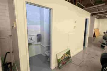 Versatile Office & Warehouse in Newmarket