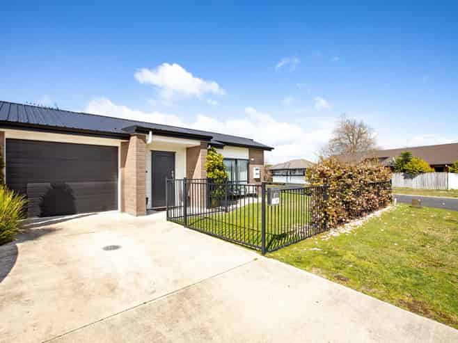 33B Saxbys Road, Glenview