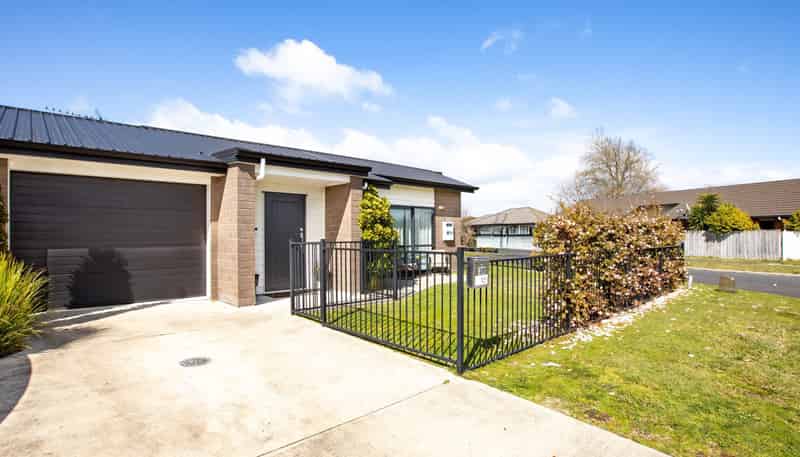 33B Saxbys Road, Glenview