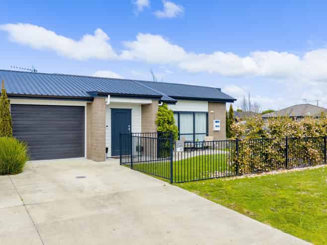 33B Saxbys Road, Glenview