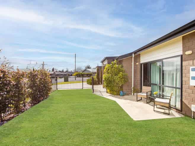 33B Saxbys Road, Glenview