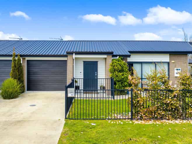 33B Saxbys Road, Glenview