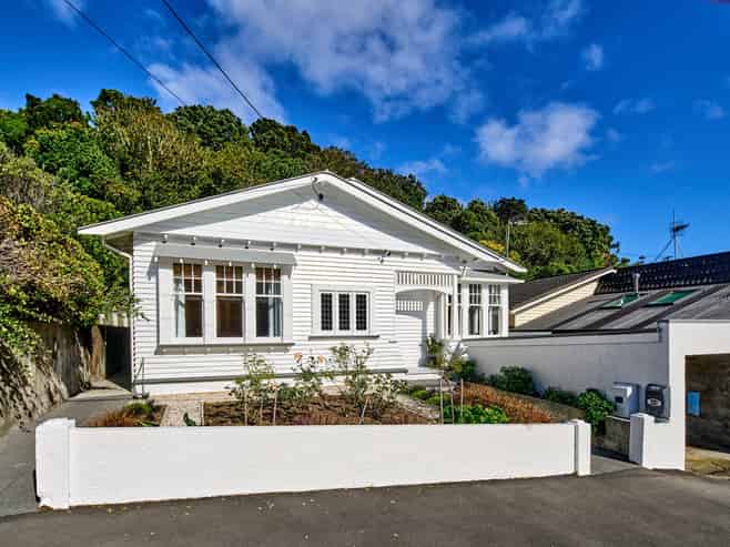 44 Glen Road, Kelburn