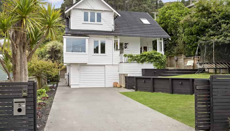 5 Manuka Terrace, Eastbourne