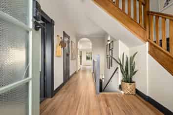 5 Manuka Terrace, Eastbourne