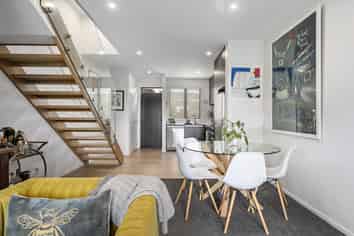 4C Ferry Road, Days Bay