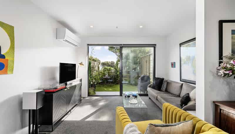 4C Ferry Road Days Bay , Eastbourne