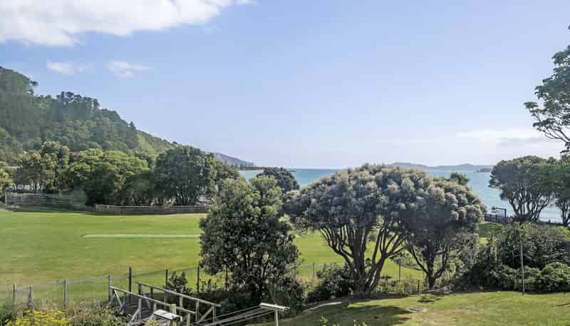 4C Ferry Road, Days Bay