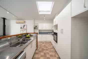 5 Chudleigh Grove, Churton Park