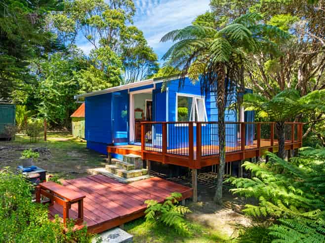 235 Ocean View Road, Oneroa