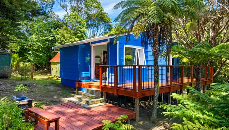 235 Ocean View Road, Oneroa