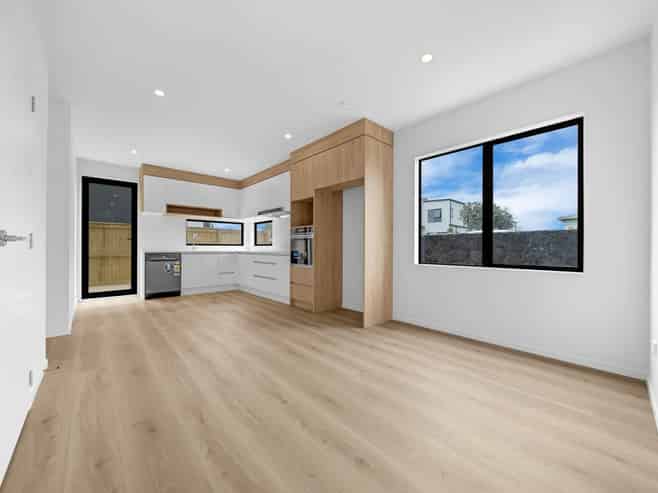 17A   Henwood Road, Mangere