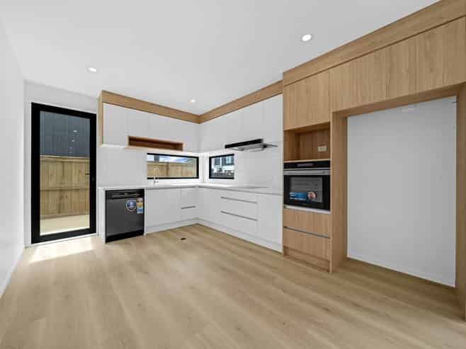 17A   Henwood Road, Mangere