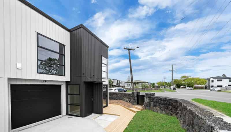 17A   Henwood Road, Mangere East