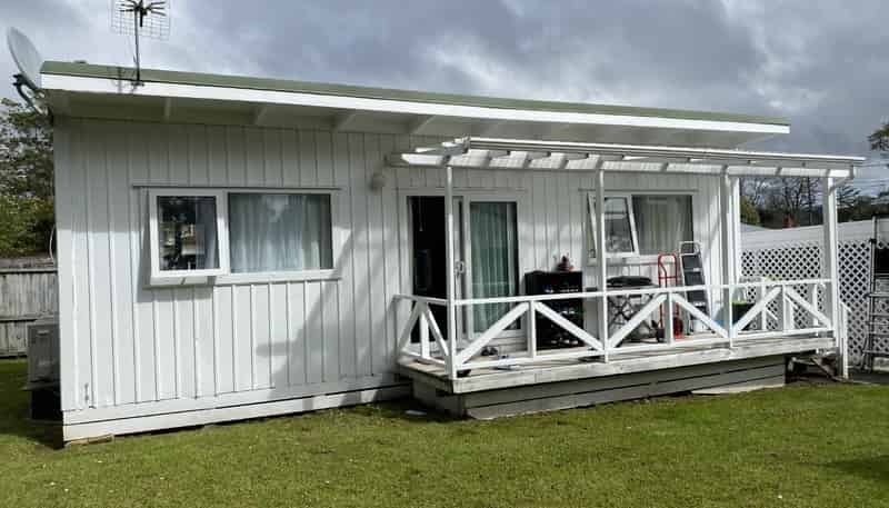 4/176 Henderson Valley Road, Henderson