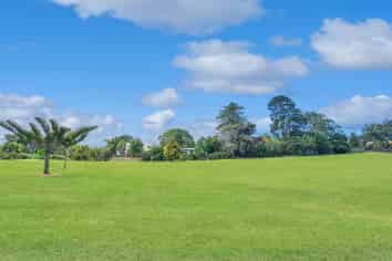 4/176 Henderson Valley Road, Henderson