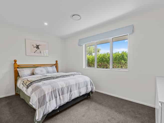 10 Lakebridge Place, Parklands