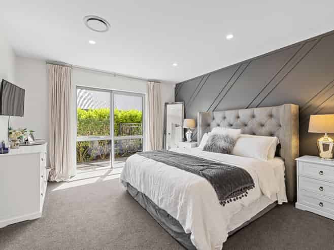 10 Lakebridge Place, Parklands