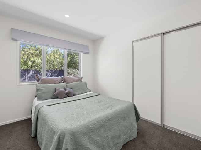 10 Lakebridge Place, Parklands