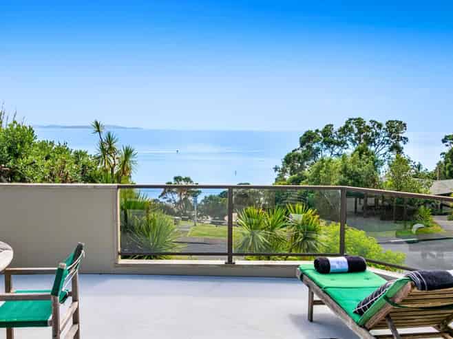 10 Chelverton Terrace, Red Beach