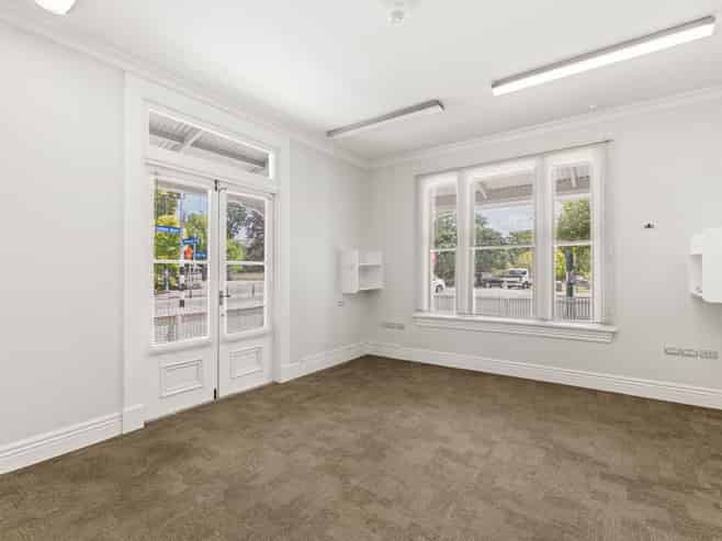 Stunning Character Office / Hagley Park Outlook