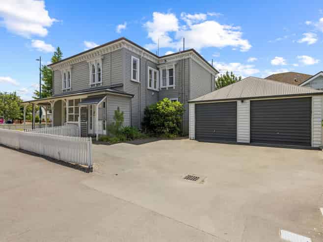Stunning Character Office / Hagley Park Outlook