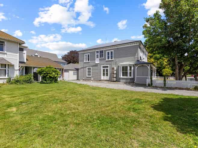Stunning Character Office / Hagley Park Outlook
