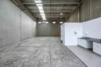 Premium Unit with Efficient Container Area