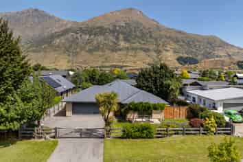 14 Erskine Street, Lake Hayes Estate