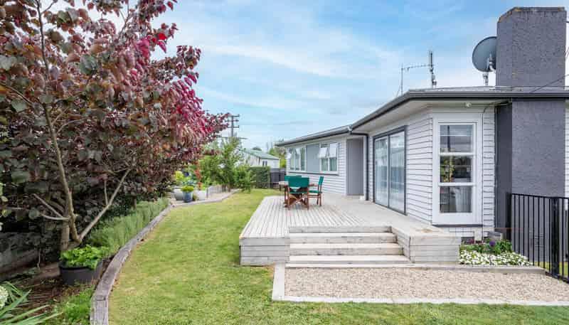 1B Tomin Road, Glenview