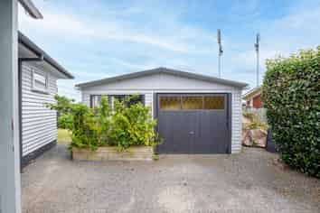 1B Tomin Road, Glenview