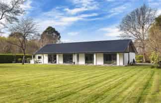 569 Johns Road, Harewood