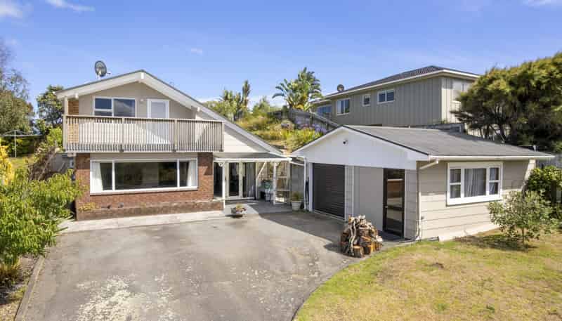 18 Robert Mckeen Street, Otaki Beach