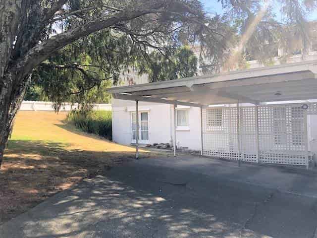 2-2 Abraham Place, Saint Johns