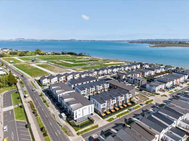 7/10 Scott Road, Hobsonville