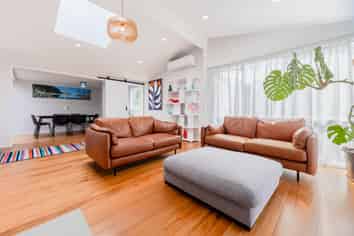 15 Tiromoana Road, Raumati South