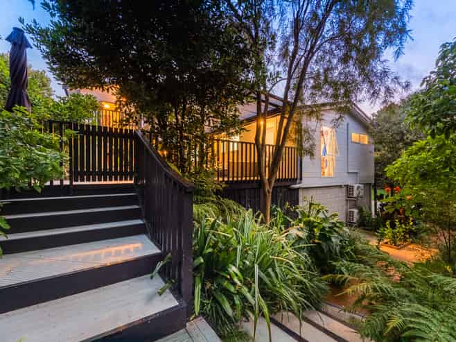 15 Tiromoana Road, Raumati South