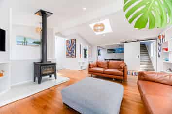 15 Tiromoana Road, Raumati South