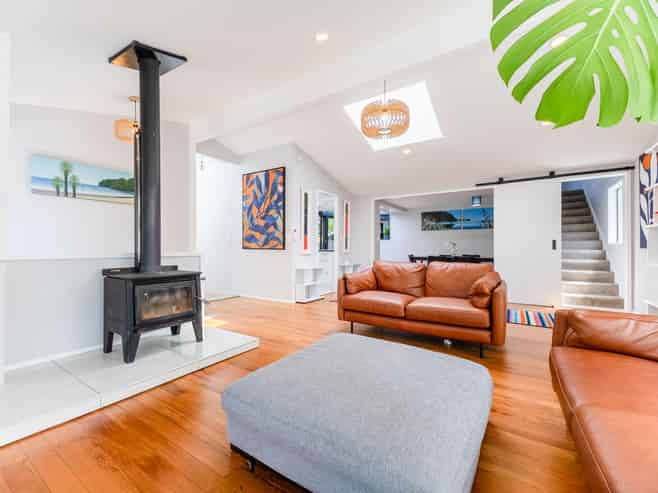 15 Tiromoana Road, Raumati South