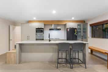 58 Mission Heights Drive, Flat Bush