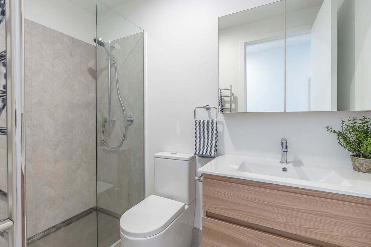 Available now, brand new studio apartment - Vista 5